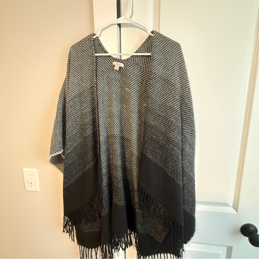 LOFT Black and Gray Houndstooth Poncho